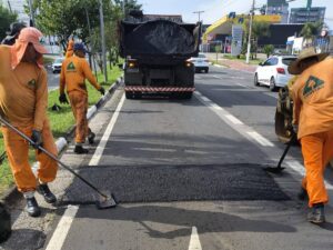 Av. Olívio Franceschini recebe etapa da Operação Tapa-Buraco