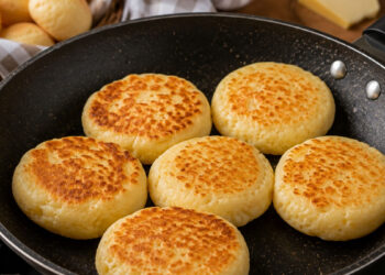 Pão de queijo na frigideira