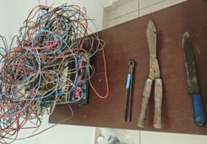 Homem é preso após cair de telhado com 5,9 kg de fios de cobre durante furto em Sumaré