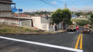 Cruzamento entre o Jardim Carmen Cristina e o Jardim Minda recebe reforço de sinalização