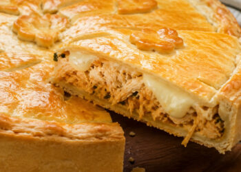 Torta de massa podre com frango