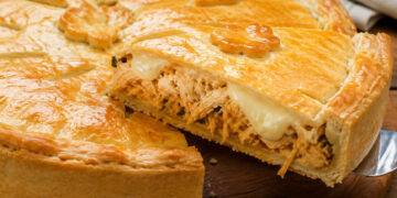 Torta de massa podre com frango