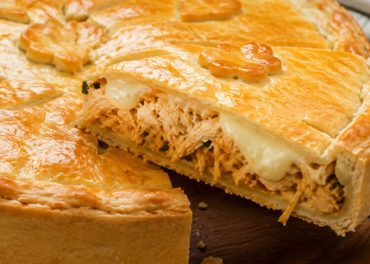 Torta de massa podre com frango
