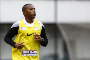 Robinho tenta habeas corpus e tirar caráter hedindo da condenação