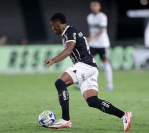 Corinthians pode lucrar bolada com Felipe Augusto