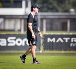 Corinthians faz treino duplo e intensifica intertemporada