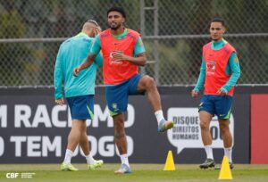 Éderson chega à concentração da Seleção