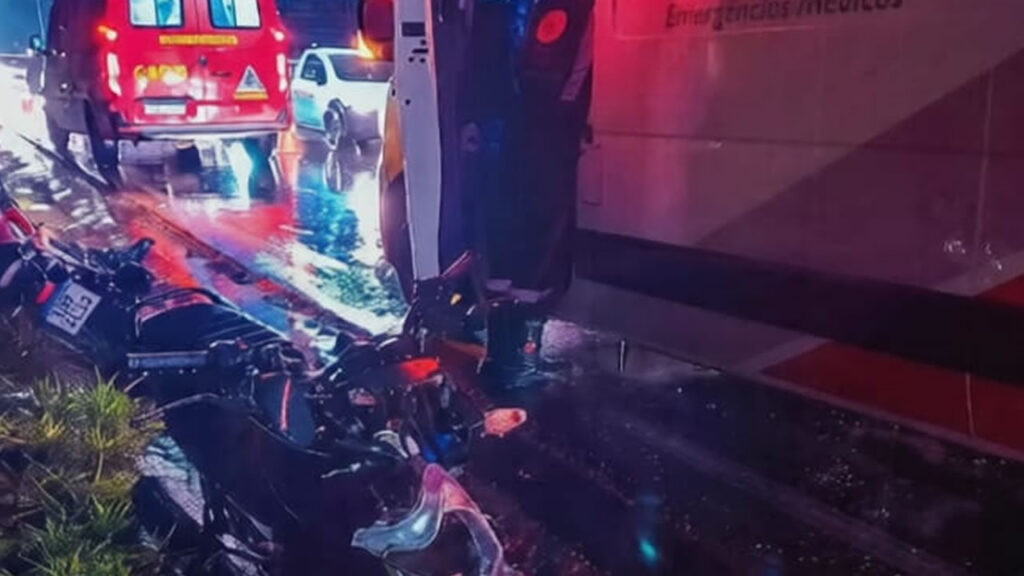 Colisão entre motos deixa ferido na divisa