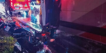Colisão entre motos deixa ferido na divisa