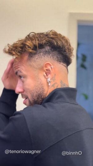 Neymar atualiza corte de cabelo na Seleção; confira