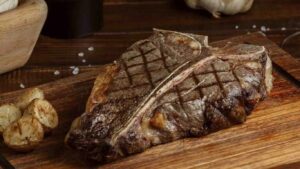 Bisteca na chapa: receita simples e suculenta para o almoço