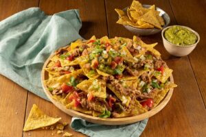 Nachos com carne e cheddar: receita fácil em 15 minutos