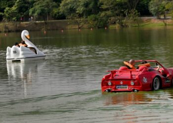 carrinhos elétricos flutuantes