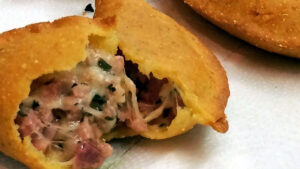 Pastel de Fubá: receita crocante e recheada que conquista no primeiro pedaço