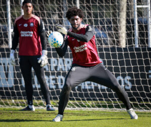 Corinthians treina pelo 9º dia seguido