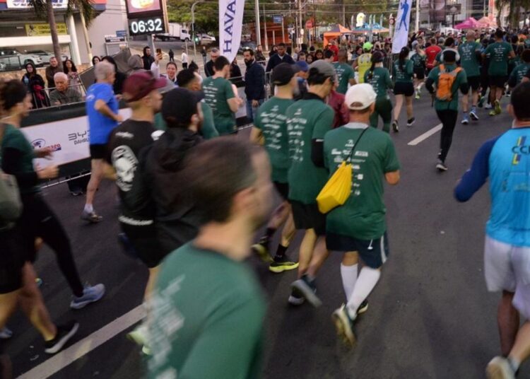 Competidores durante a 8ª Maratona de Campinas em 2025