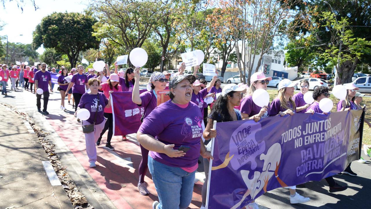 Campanha Agosto Lilás com programação cultural e de conscientização sobre violência contra a mulher
