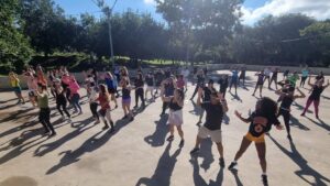 Domingo Fitness promove aulão de ritmos na Lagoa do Taquaral