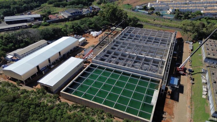 Estação PRODUTORA DE ÁGUA DE REUSO com capacidade para tratar 1.431 litros por segundo de esgoto