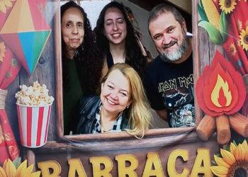 Celebração com barraca de selfie, música e comidas típicas na festa junina