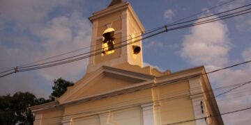 Fachada da Igreja de Sant'Ana no distrito de Sousas