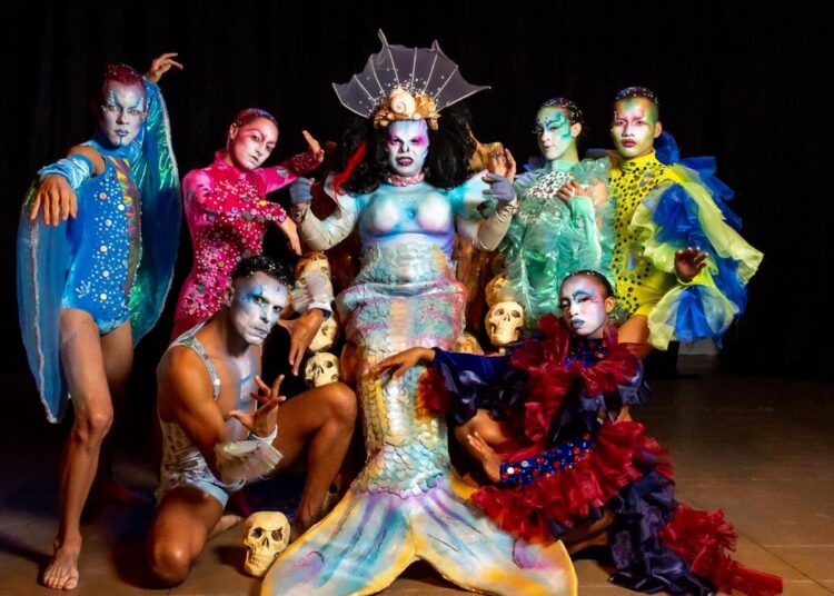 Elenco do espetáculo Sereia sem Mar que encerra o Festival de Arte Drag de Campinas