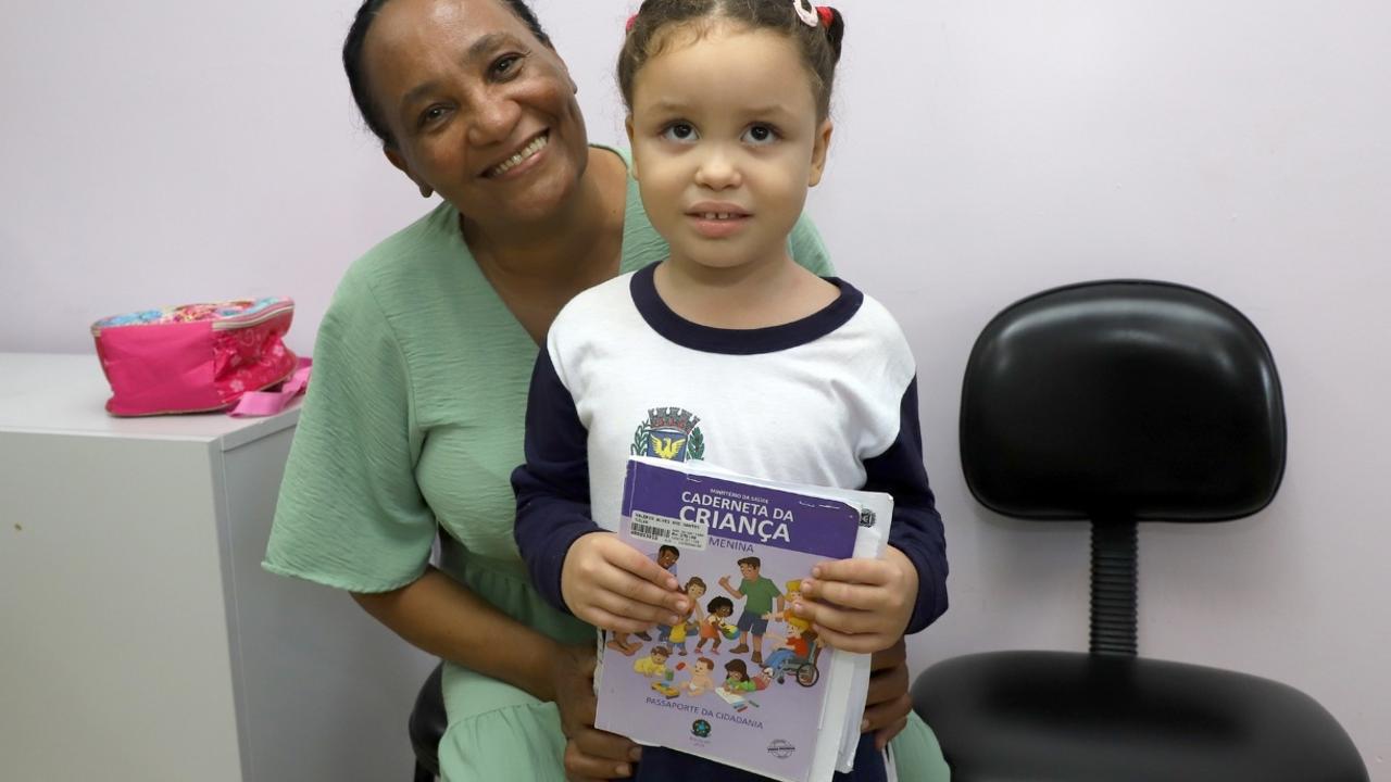 Secretaria de Saúde visita escolas e procura famílias para atualizar vacinação
