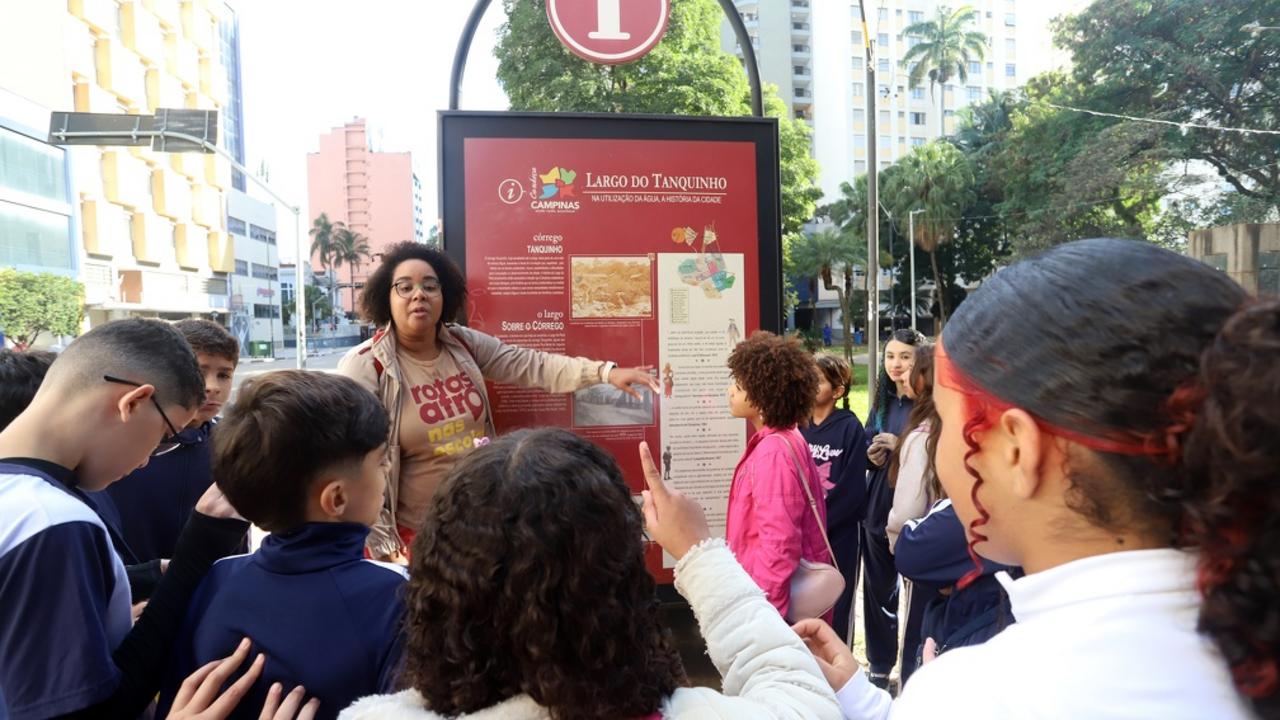 Alunos da rede municipal participam de atividade do Projeto Rotas Afro