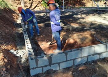 Serviços de limpeza, roçagem, construção de calçadas e reformas em bairros de Campinas