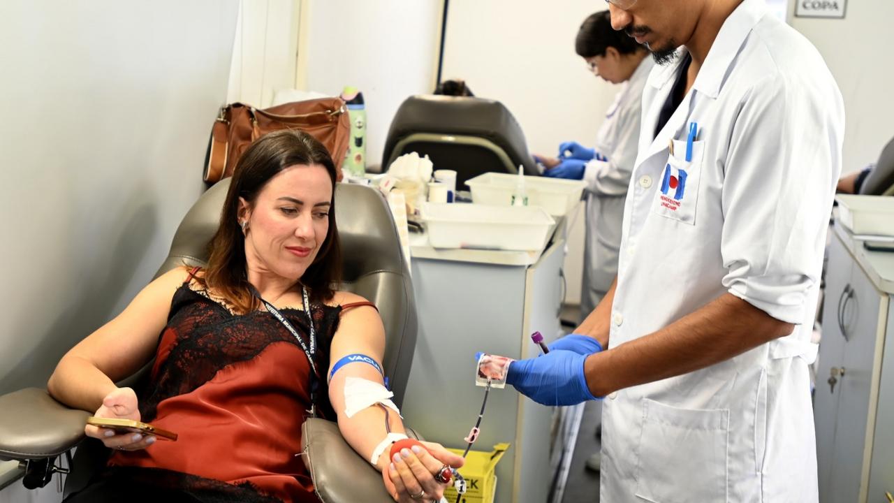 ônibus do Hemocentro para doação de sangue na Praça Beira-Rio