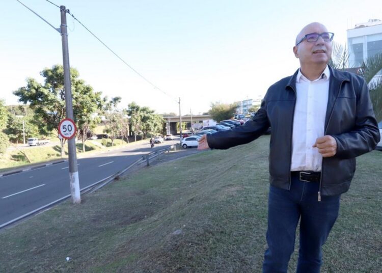 Prefeito Dário Saadi mostra local da nova alça de acesso para agilizar deslocamentos
