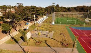 Jardim Amanda ganha novo campo com grama sintética e área esportiva: confira