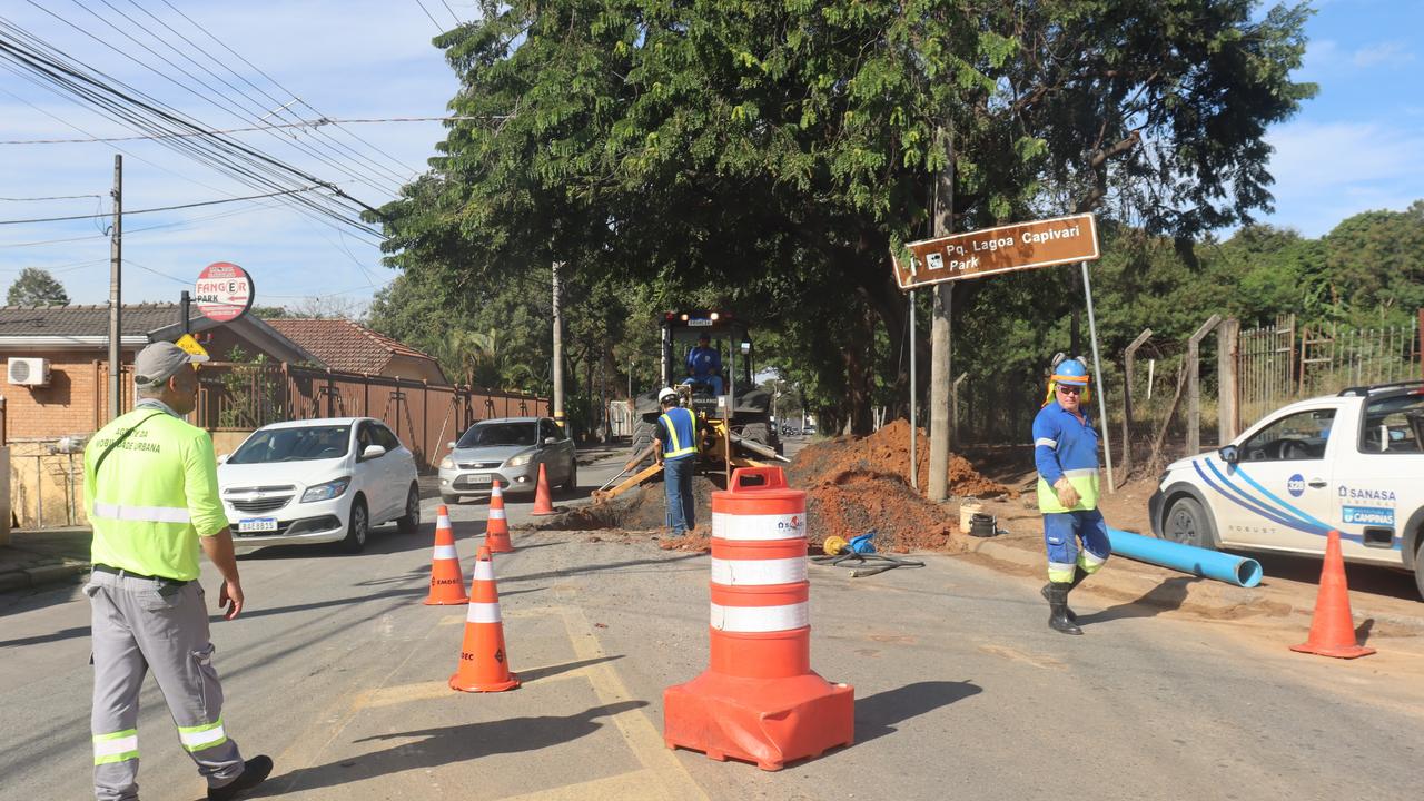 Pré-bloqueio no cruzamento da rua Armando Renganeschi com a rua Charles Miller