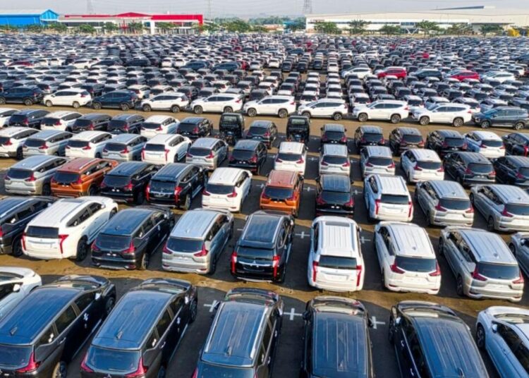 Imagem de veículos elétricos em recarga