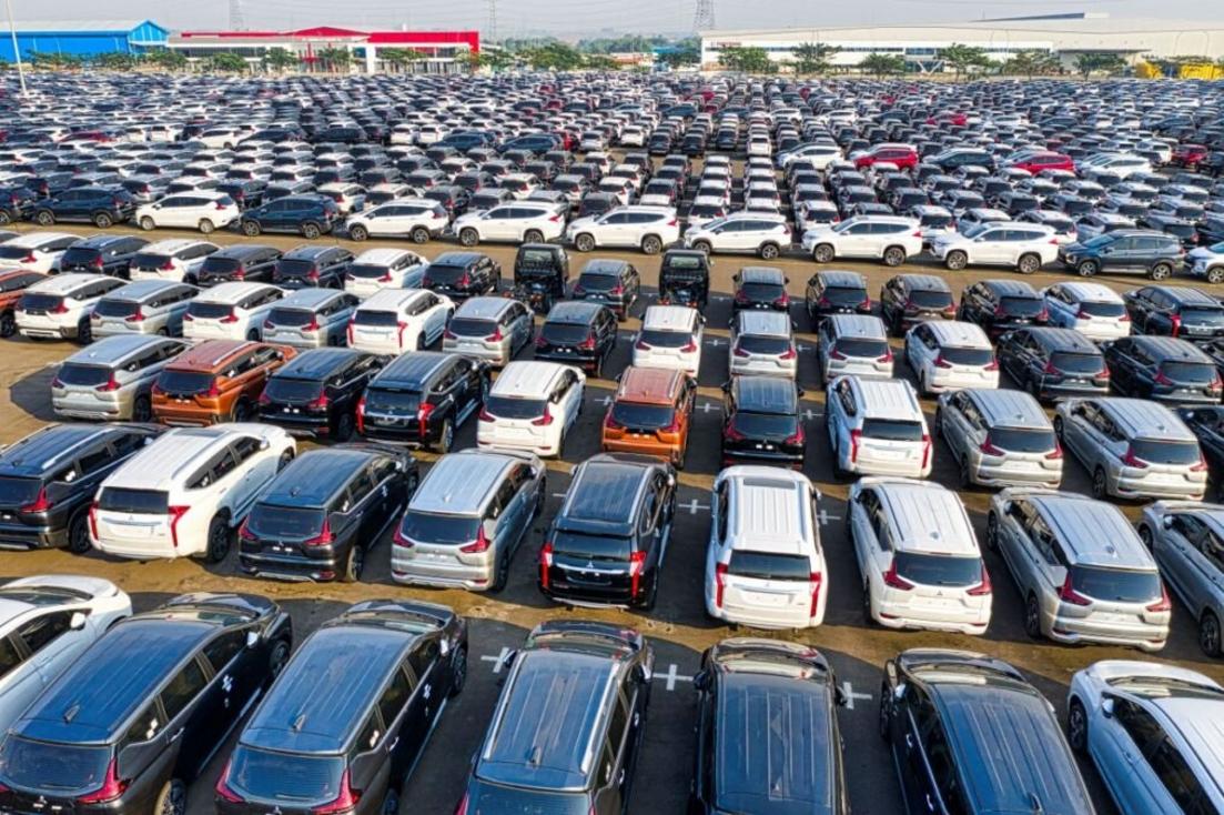 Imagem de veículos elétricos em recarga