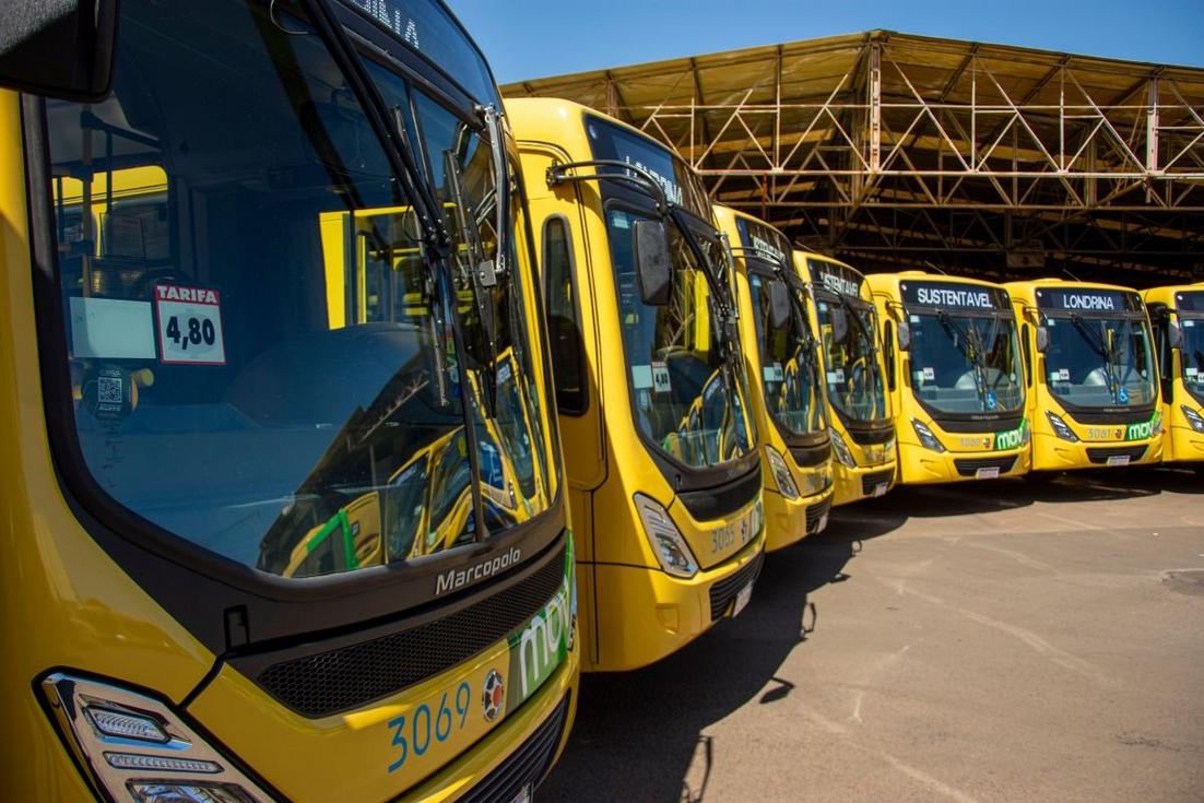 Ônibus urbanos em operação