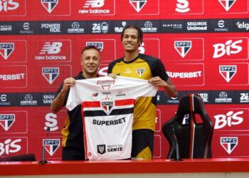 Newton jogador do São Paulo