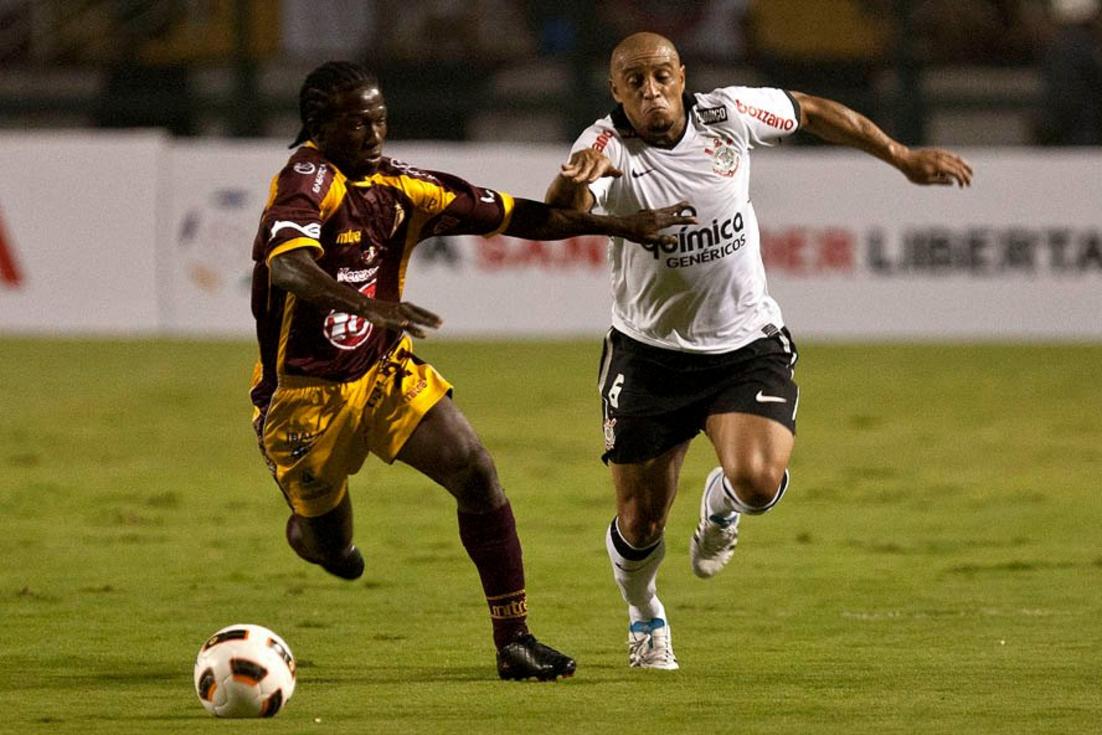 Roberto Carlos durante uma partida