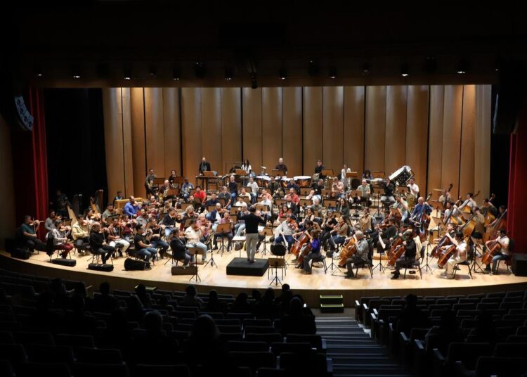 Orquestra executa peças de Guarnieri, Mendelssohn e Brahms no concerto Ecos do Romantismo