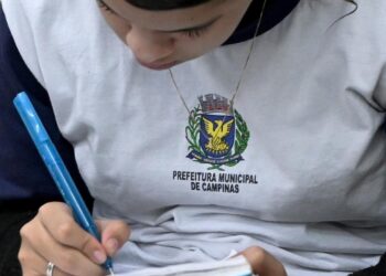 Alunos devem procurar por professores ou diretores das escolas para realizar a inscrição