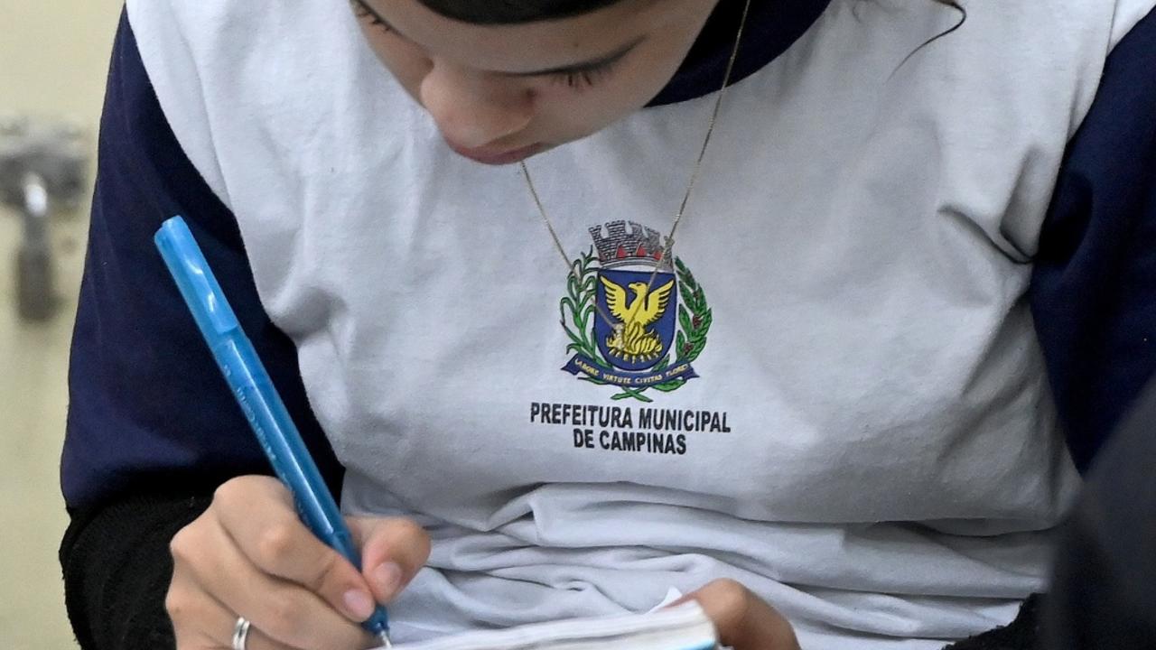 Alunos devem procurar por professores ou diretores das escolas para realizar a inscrição