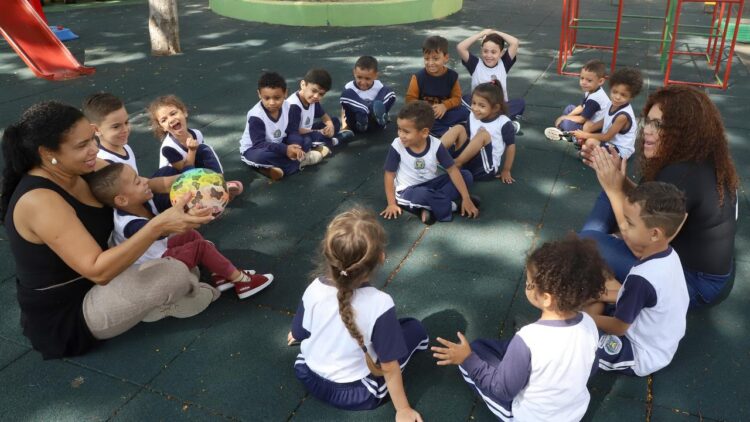 Convocados incluem 71 agentes de educação e professores adjuntos de educação infantil