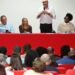 Prefeito assinando projeto de lei sobre curso preparatório e Instituto Escola de Gestão Pública