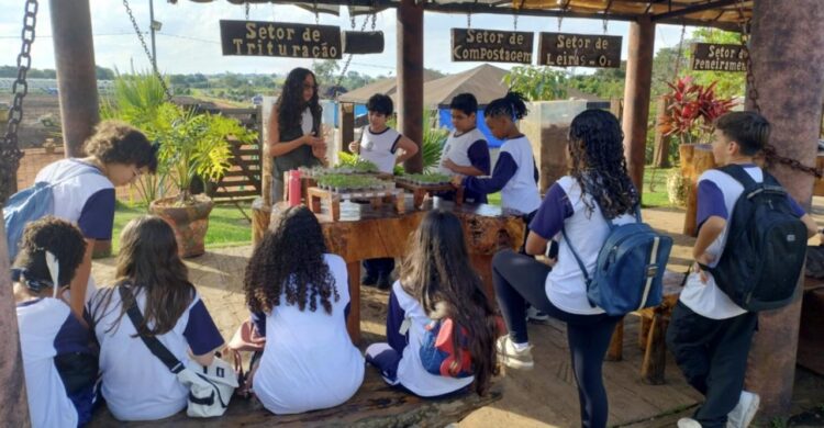 Alunos da rede municipal de Campinas durante visita à Usina Verde