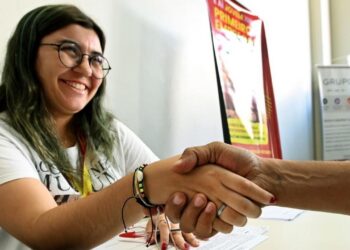 Saldo entre admissões e desligamentos no primeiro semestre