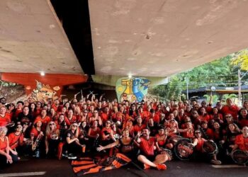 Mais de 200 ritmistas convidam o público para curtir o som da Bateria Campineira sob viaduto no Taquaral, neste domingo, 26 de julho