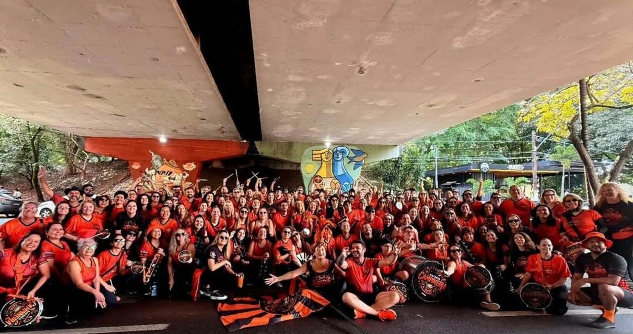 Mais de 200 ritmistas convidam o público para curtir o som da Bateria Campineira sob viaduto no Taquaral, neste domingo, 26 de julho