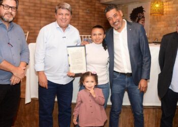 Entrega das documentações foi considerada uma vitória para moradores