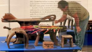 Centro de Convivência exibe mostra sobre arte e rituais indígenas brasileiros