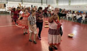 Festa julina em Hortolândia reúne cerca de 500 idosos nos Centros de Convivência